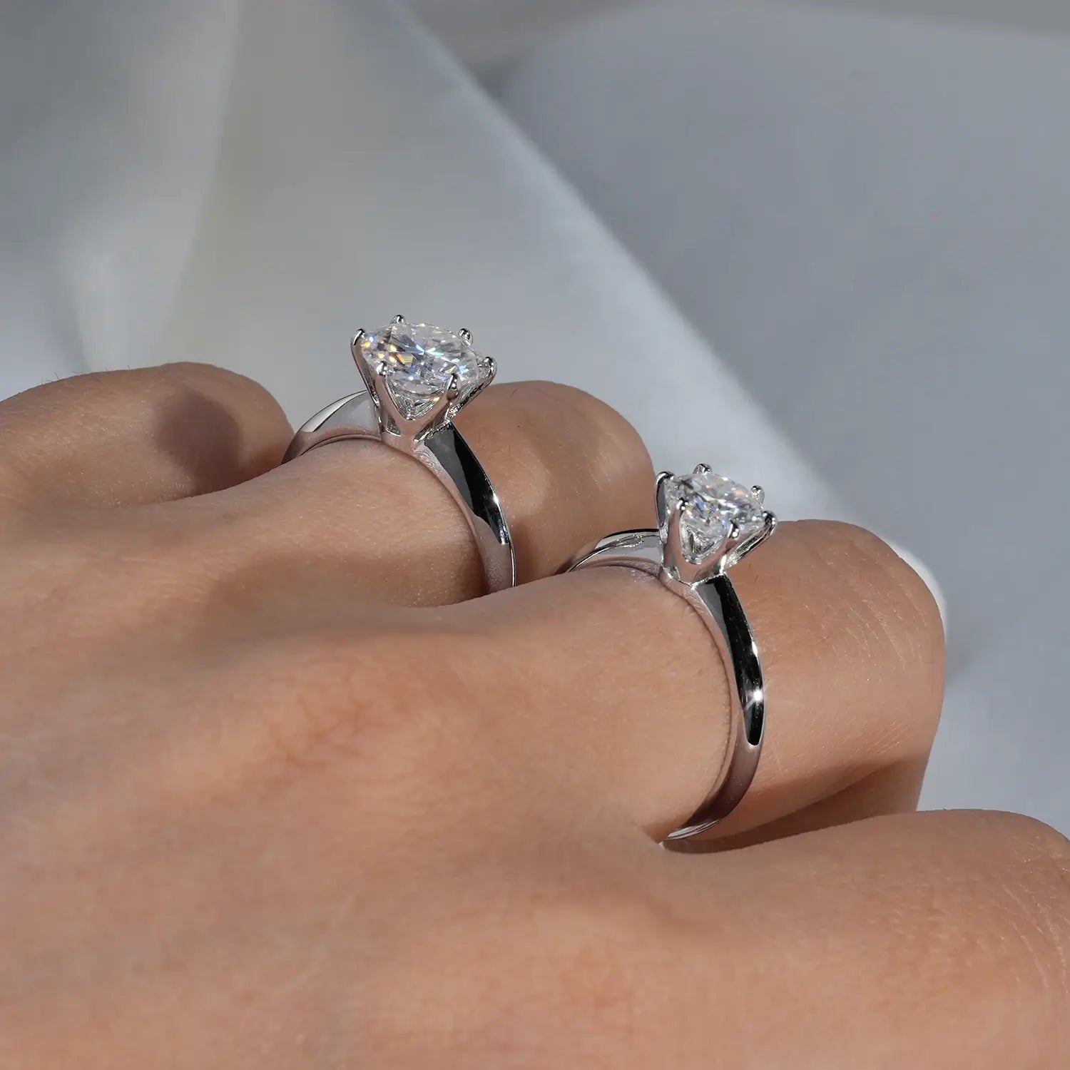 1CT Round Cut Classic Six-Prong Moissanite Diamond Engagement Ring