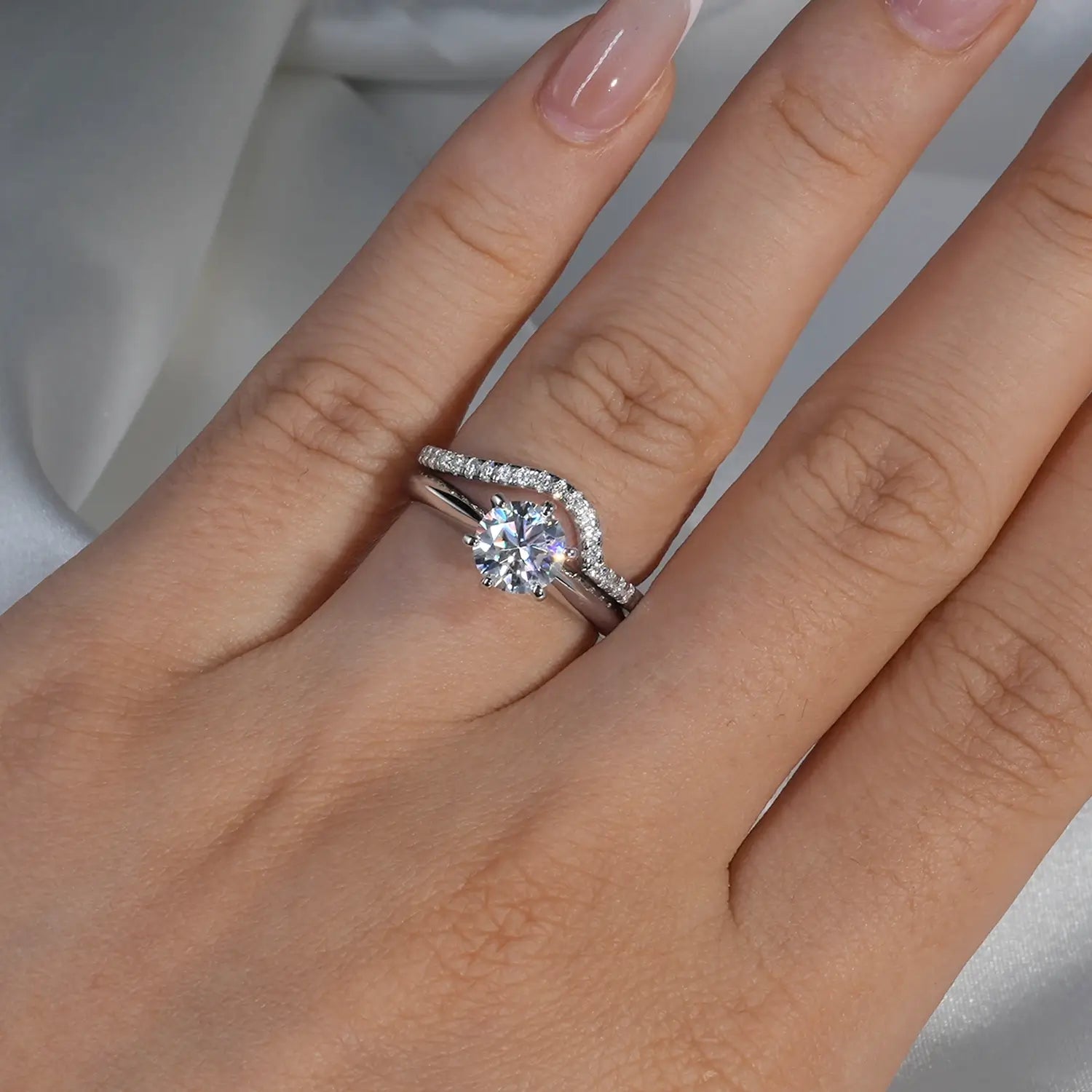 1CT Round Cut Classic Six-Prong Moissanite Diamond Engagement Ring