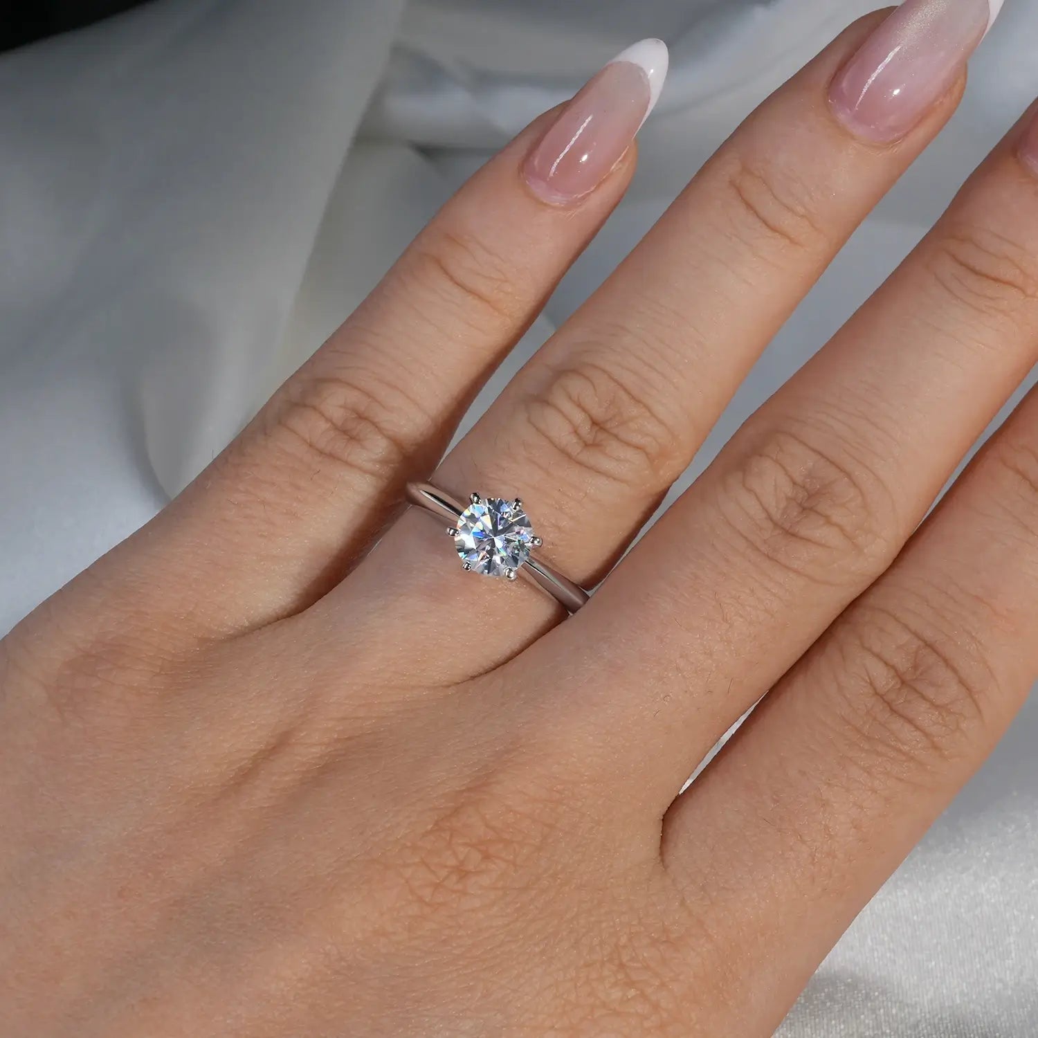 1CT Round Cut Classic Six-Prong Moissanite Diamond Engagement Ring