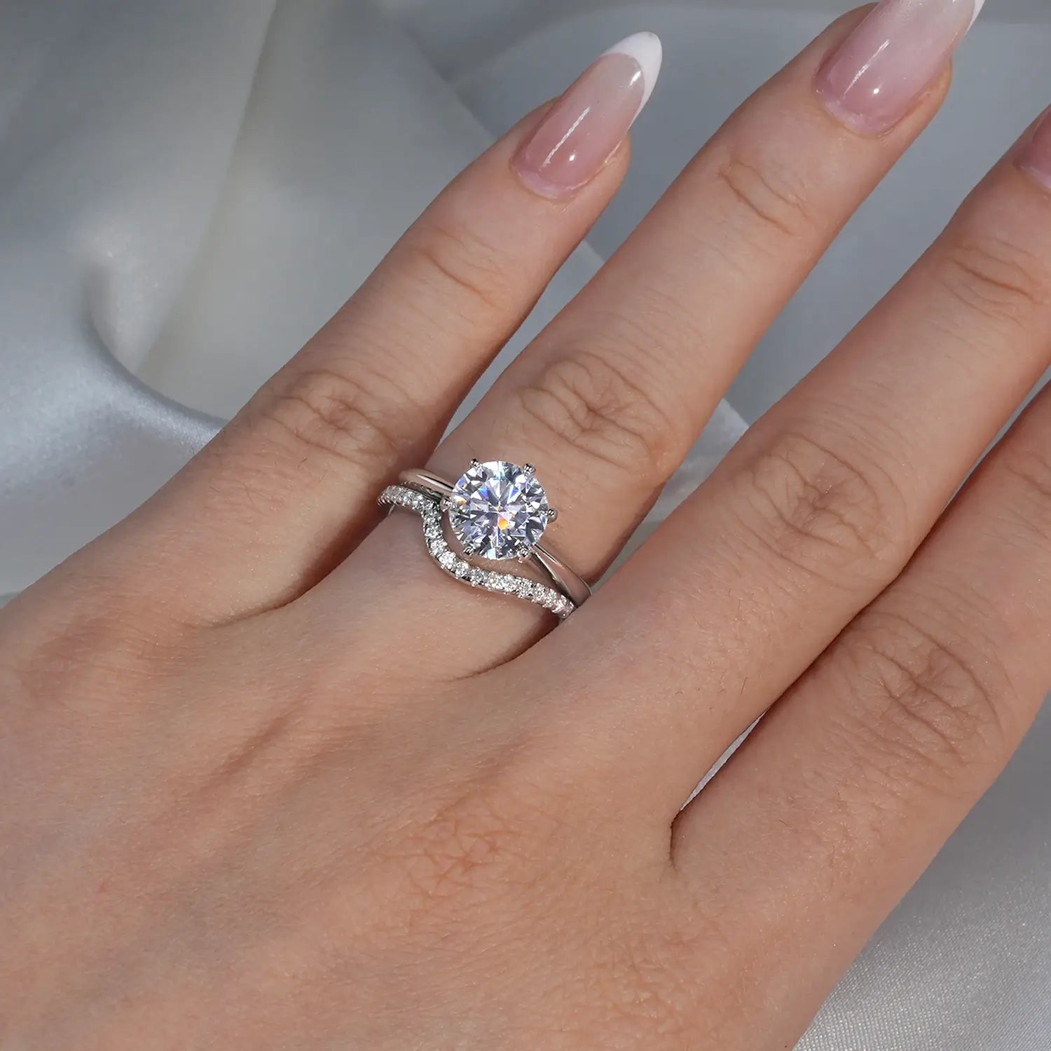 1CT Round Cut Classic Six-Prong Moissanite Diamond Engagement Ring