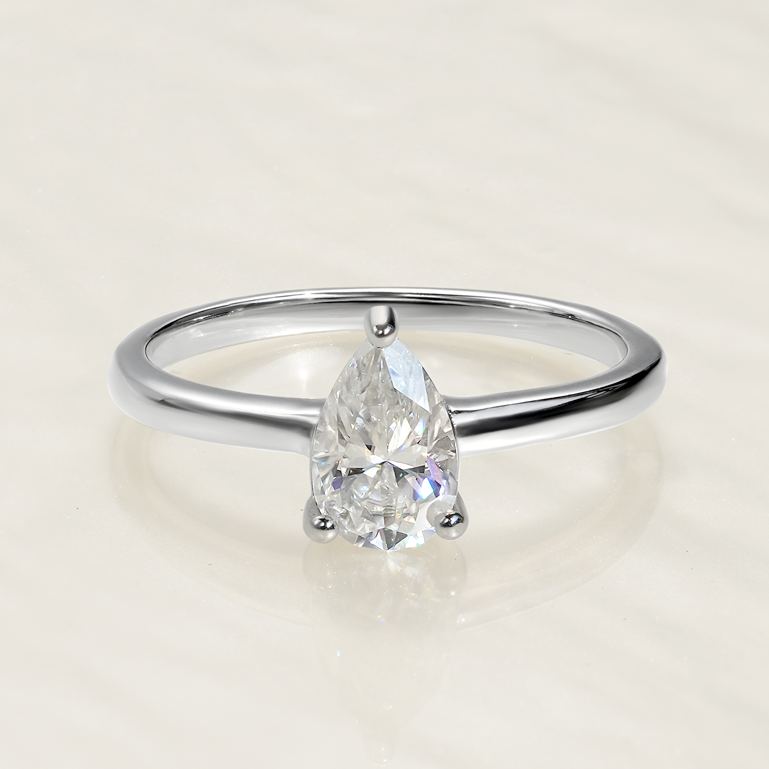 1CT Pear Cut Moissanite Luxurious Engagement Ring